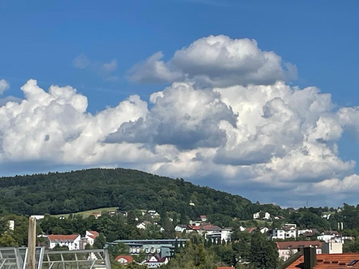 Schoene Ferienwohnung In Bahnhofsnaehe Fuer Urlaub, Studium Oder Arbeit Deggendorf Eksteriør billede