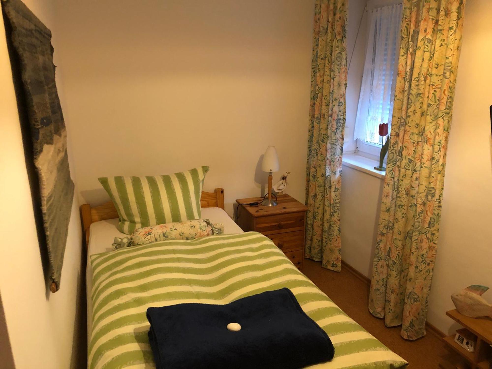Schoene Ferienwohnung In Bahnhofsnaehe Fuer Urlaub, Studium Oder Arbeit Deggendorf Eksteriør billede